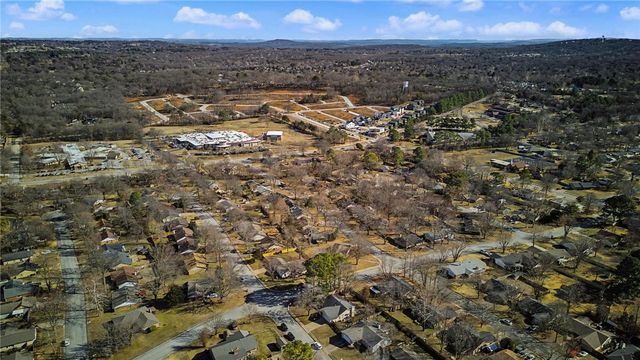 1591 E Cortland Street, Fayetteville, AR 72703