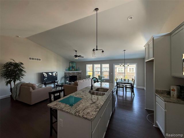 1034 Camellia Circle 46, Howell, MI 48843