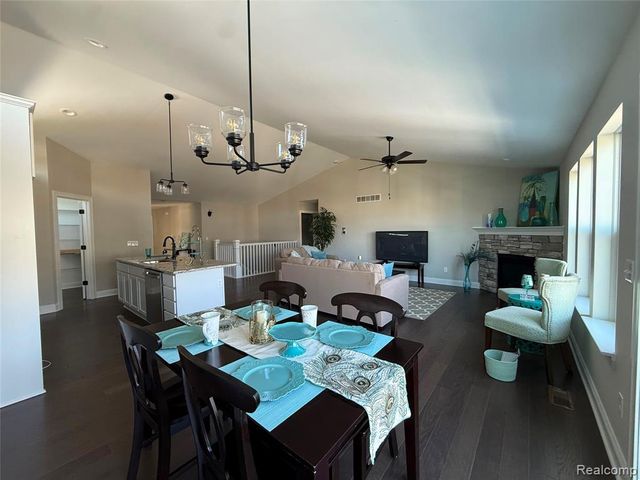 1034 Camellia Circle 46, Howell, MI 48843