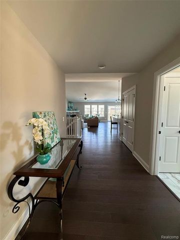 1034 Camellia Circle 46, Howell, MI 48843