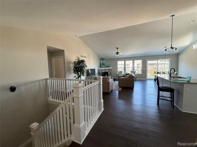 1034 Camellia Circle 46, Howell, MI 48843