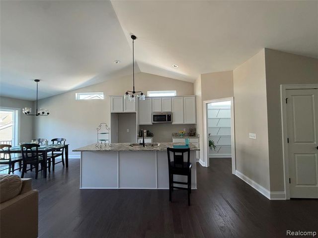 1034 Camellia Circle 46, Howell, MI 48843