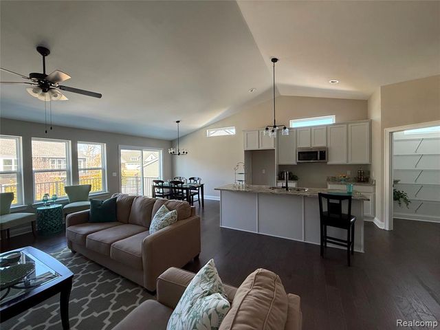 1034 Camellia Circle 46, Howell, MI 48843