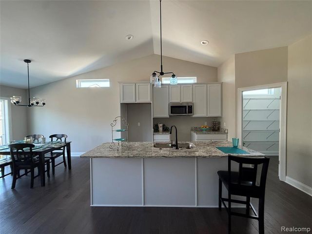 1034 Camellia Circle 46, Howell, MI 48843