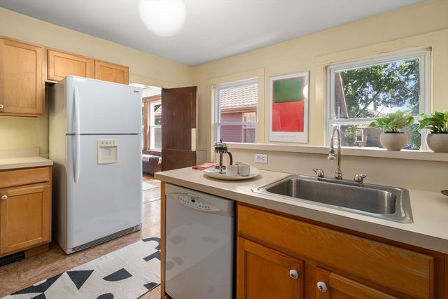 36 Lexington Avenue 2, Cambridge, MA 02138
