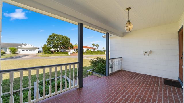 196 Inlet Dr, St Augustine, FL 32080