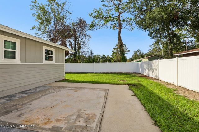 1102 WALNUT Street, Green Cove Springs, FL 32043