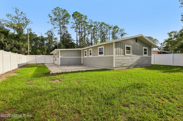 1102 WALNUT Street, Green Cove Springs, FL 32043