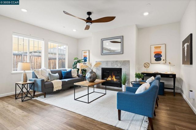 529 Vanek Dr, Oakley, CA 94561