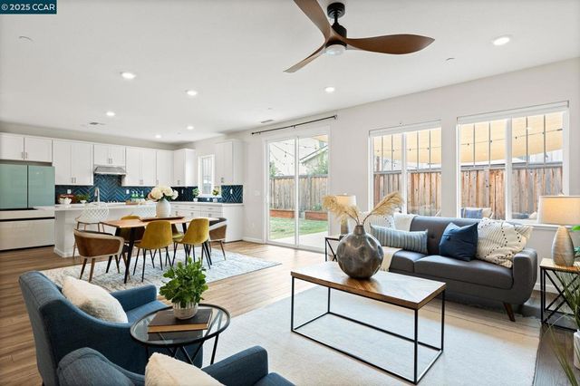 529 Vanek Dr, Oakley, CA 94561