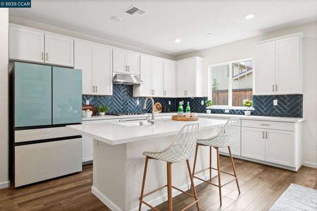 529 Vanek Dr, Oakley, CA 94561