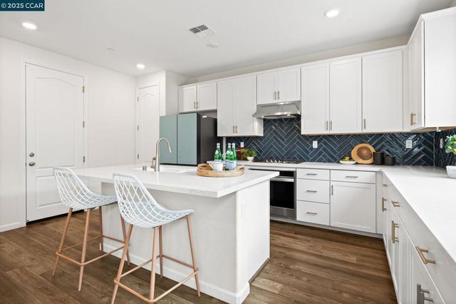 529 Vanek Dr, Oakley, CA 94561