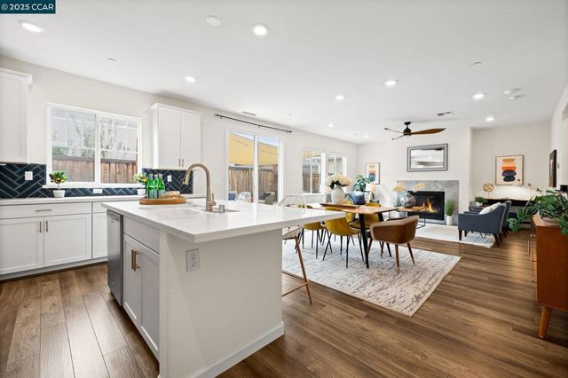 529 Vanek Dr, Oakley, CA 94561