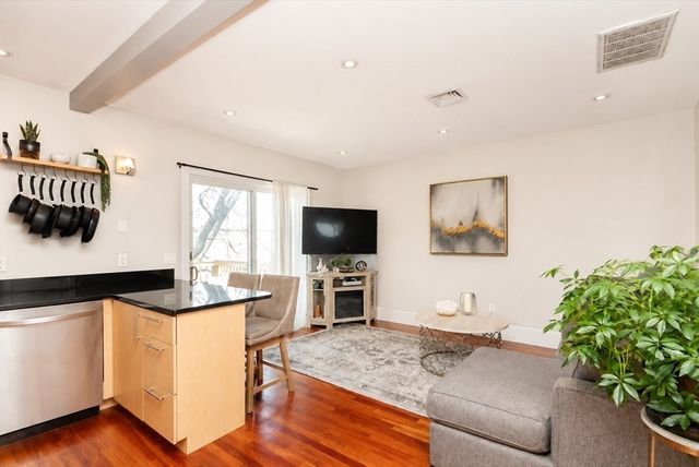 340 W 3rd St 3, Boston, MA 02127