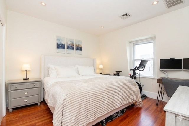 340 W 3rd St 3, Boston, MA 02127