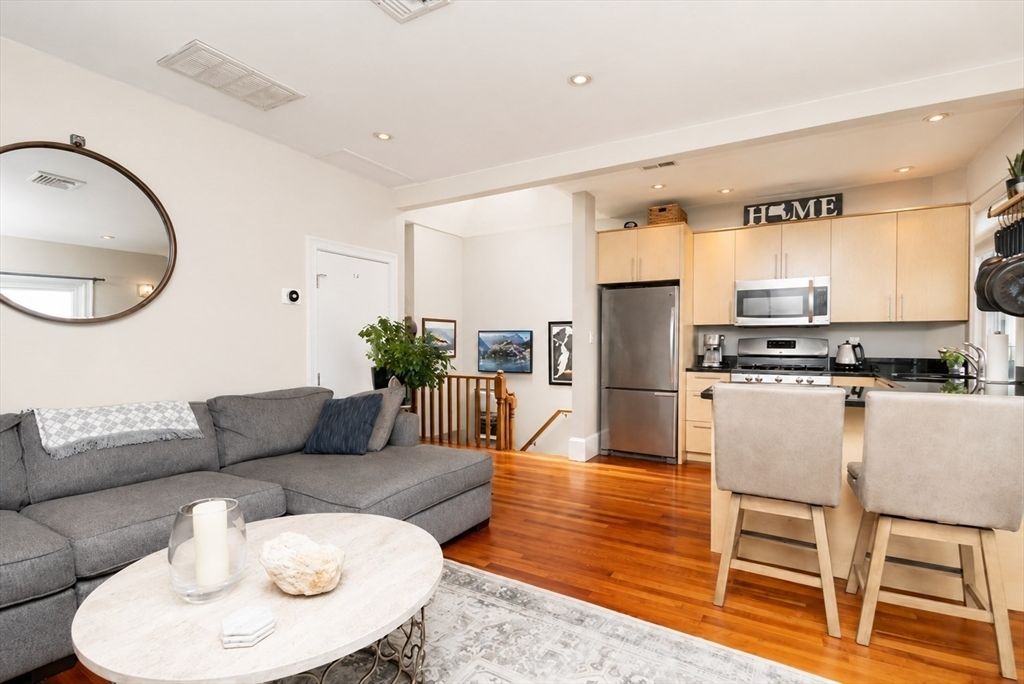 340 W 3rd St 3, Boston, MA 02127