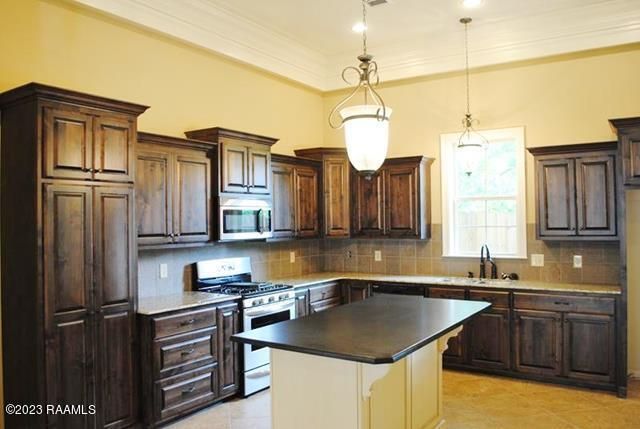 106 Clearwater Drive, Broussard, LA 70518
