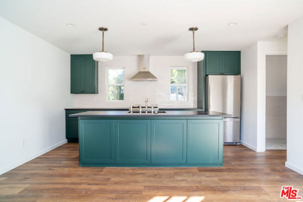 401 Firman Street, Los Angeles, CA 90026