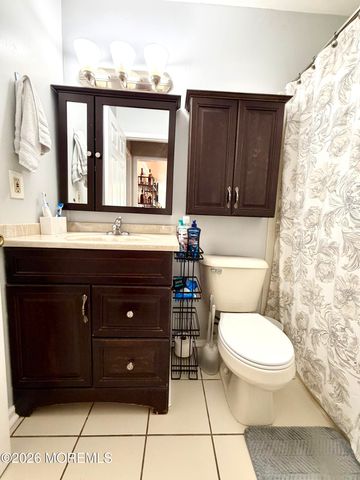 100 Puffin Glade, Bayville, NJ 08721