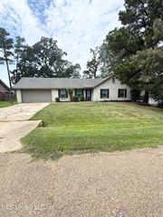 169 Bellegrove Circle, Brandon, MS 39047