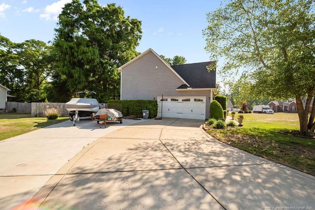 104 Hurdle Lane, Raeford, NC 28376