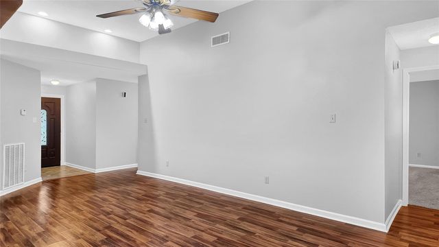 830 S 6th Street, La Porte, TX 77571