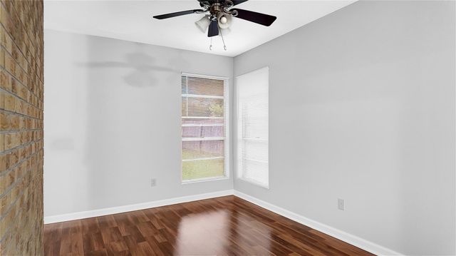 830 S 6th Street, La Porte, TX 77571