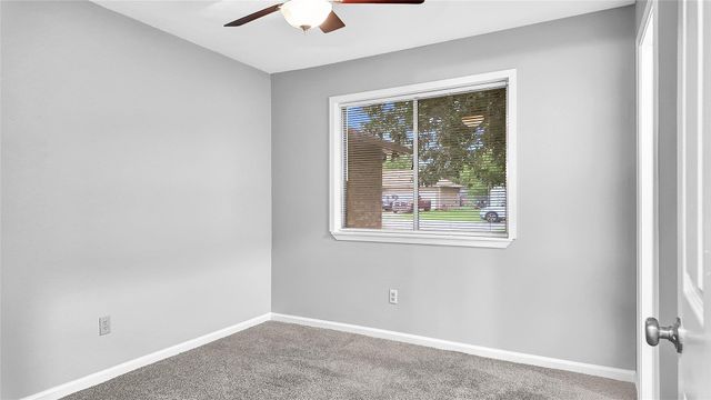 830 S 6th Street, La Porte, TX 77571
