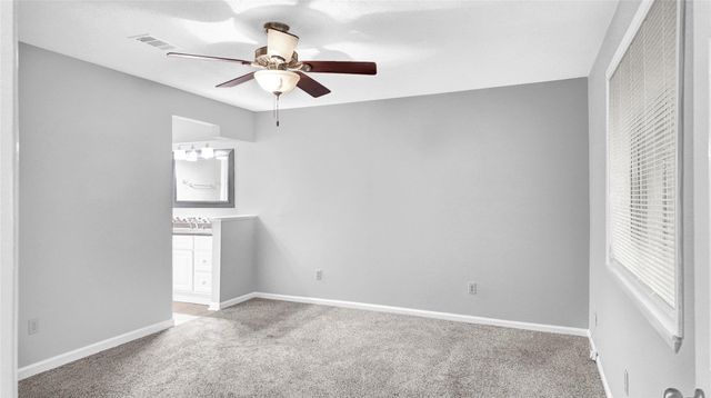 830 S 6th Street, La Porte, TX 77571