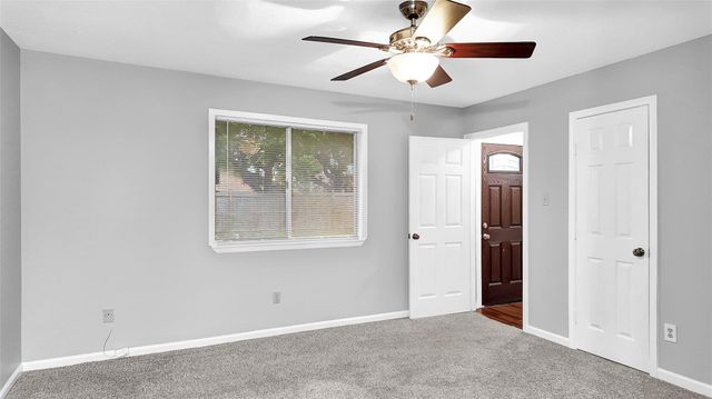 830 S 6th Street, La Porte, TX 77571