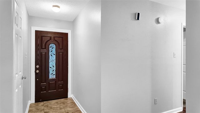 830 S 6th Street, La Porte, TX 77571