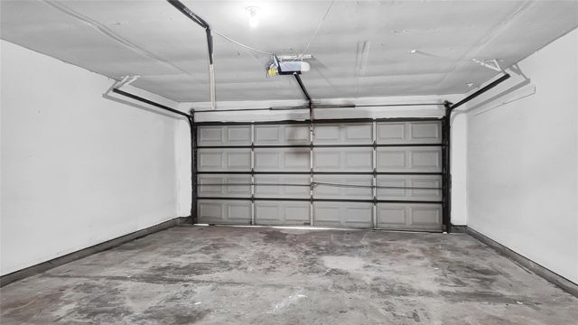 830 S 6th Street, La Porte, TX 77571
