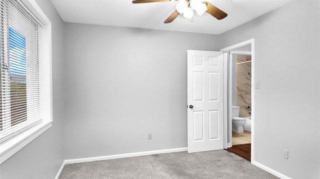 830 S 6th Street, La Porte, TX 77571