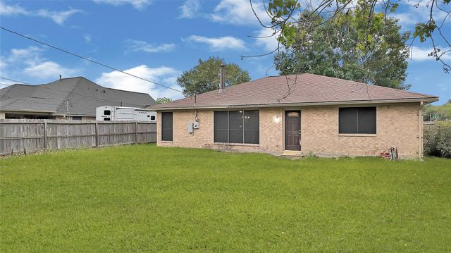 830 S 6th Street, La Porte, TX 77571