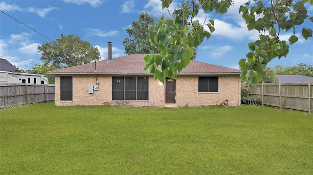 830 S 6th Street, La Porte, TX 77571