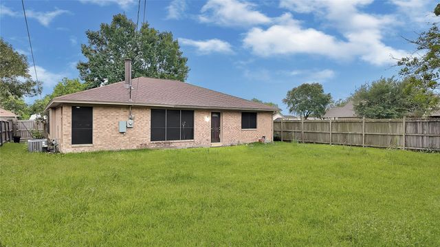 830 S 6th Street, La Porte, TX 77571