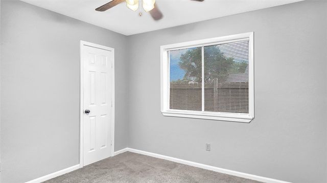 830 S 6th Street, La Porte, TX 77571