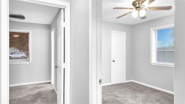 830 S 6th Street, La Porte, TX 77571