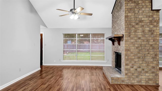 830 S 6th Street, La Porte, TX 77571