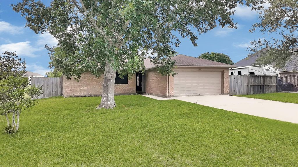 830 S 6th Street, La Porte, TX 77571