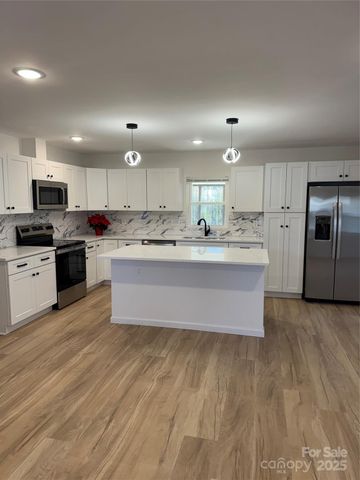 3334 Sudbury Road, Charlotte, NC 28205