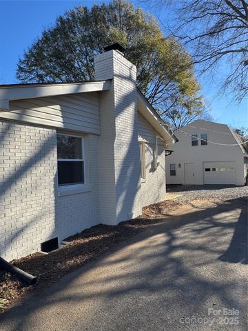 3334 Sudbury Road, Charlotte, NC 28205