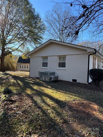 3334 Sudbury Road, Charlotte, NC 28205