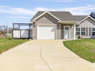 104 MARGARITA CT, Centralia, MO 65240