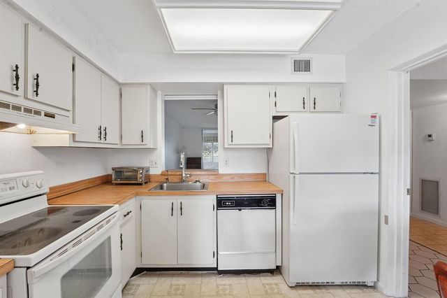 370 NW 76th Avenue 104, Margate, FL 33063