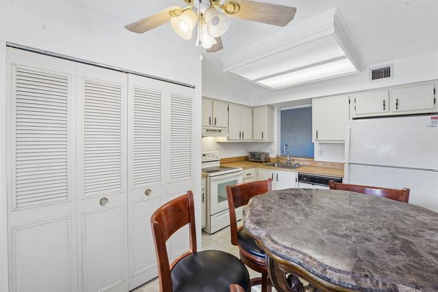 370 NW 76th Avenue 104, Margate, FL 33063