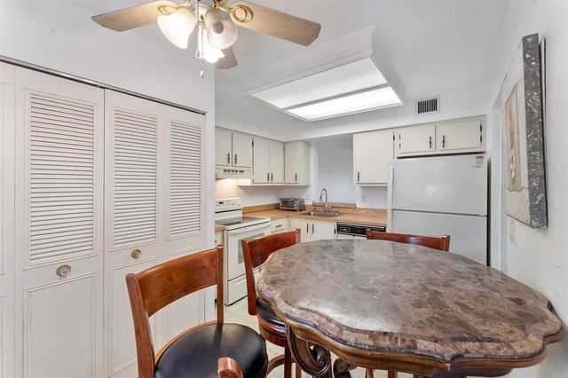 370 NW 76th Avenue 104, Margate, FL 33063