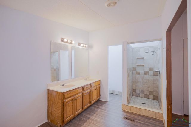 102 Pecan Dr., Hallsville, TX 75650