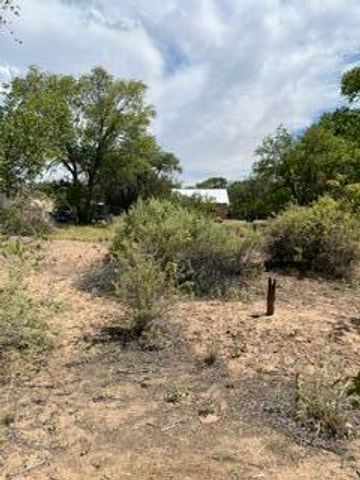 1511 Blake Road SW, Albuquerque, NM 87105
