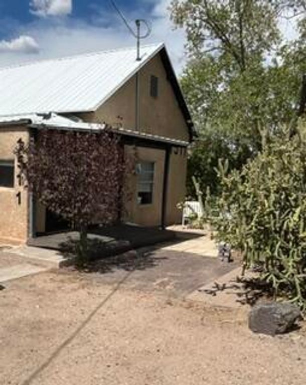 1511 Blake Road SW, Albuquerque, NM 87105